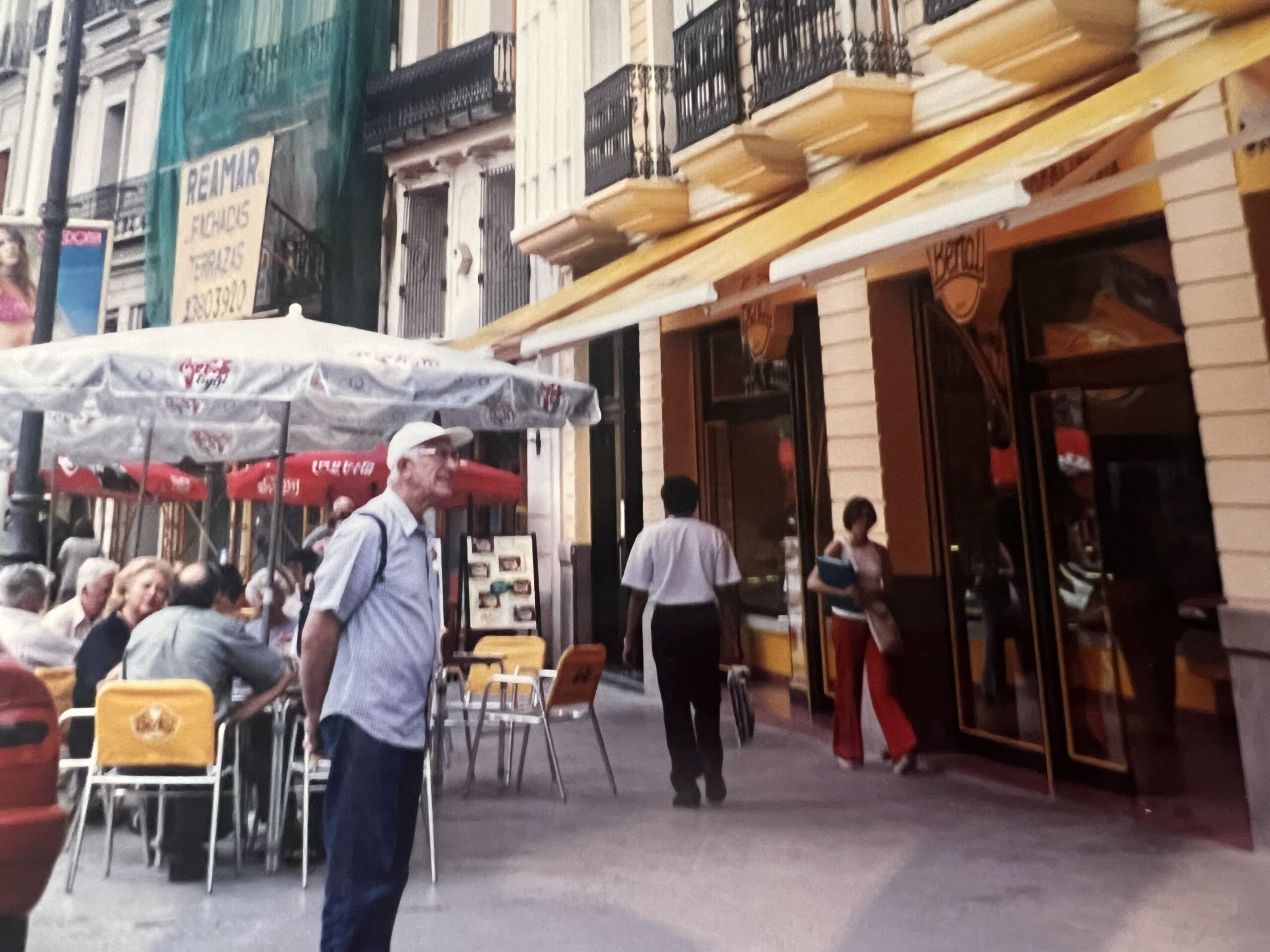 Terraza de Bertal en una calle de Valencia